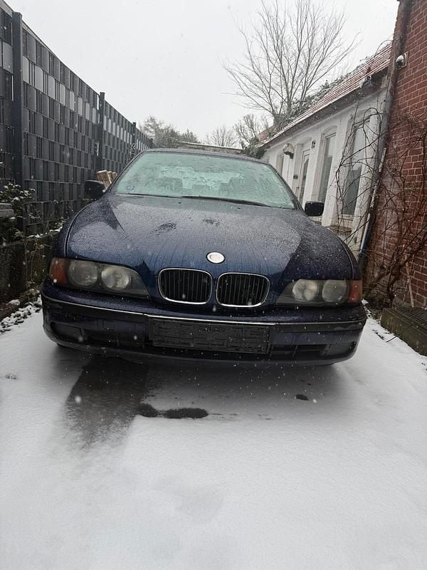 Blau Gebraucht 1998 BMW 520 Limousine | 2.100 € (Superpreis) - Bild 1/4