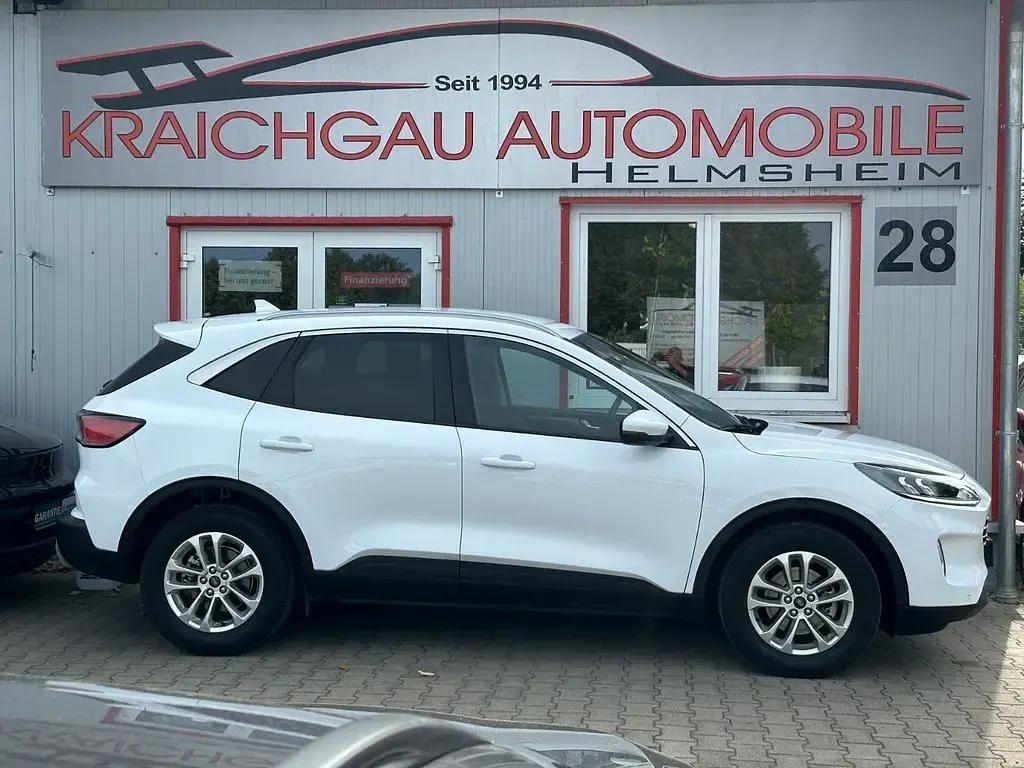 Gebraucht Ford Kuga Titanium 150 PS (110 kW) 2021 Weiß SUV