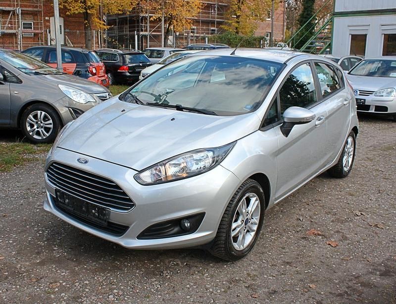 Gebraucht Ford Fiesta SYNC Edition 80 PS (58 kW) 2015 Silber Kleinwagen