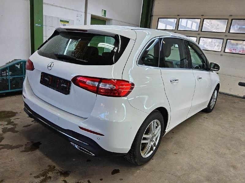 Gebraucht Mercedes B180 116 PS (85 kW) 2021 Weiß Van / Kleinbus