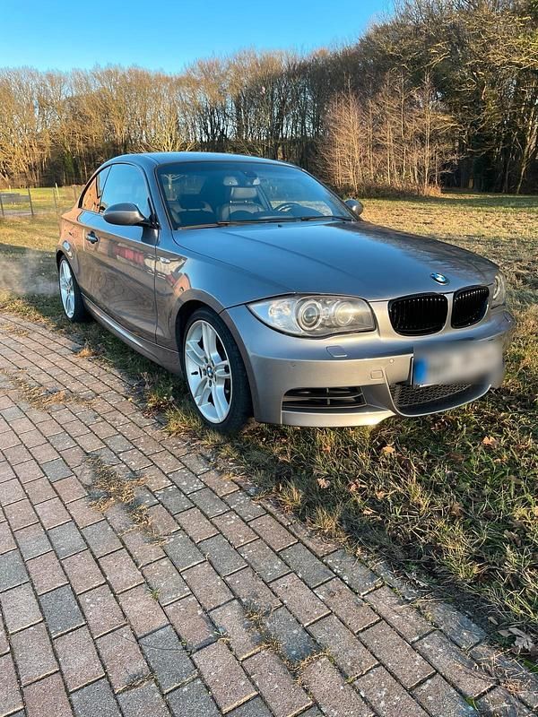 Grau Gebraucht 2008 BMW 135 Coupé M Sport Coupé | 15.999 € (Guter Preis) - Bild 1/4