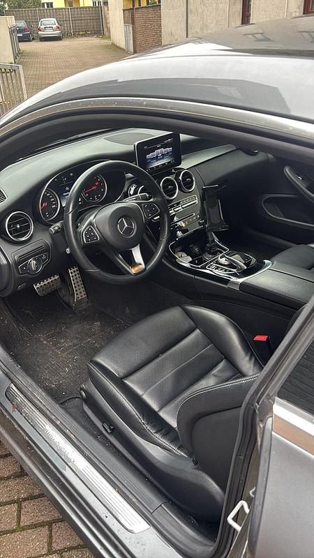 Grau Gebraucht 2017 Mercedes C180 Coupé | 23.000 € (Fairer Preis) - Bild 1/3