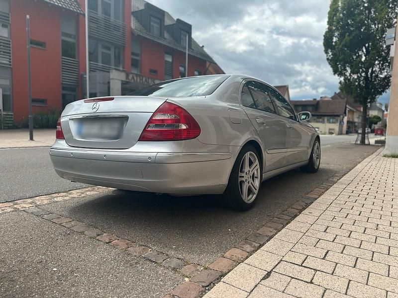 Gebraucht Mercedes E320 224 PS (164 kW) 2002 Silber Limousine