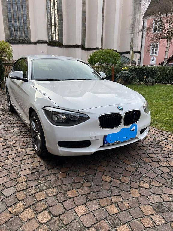 Weiß Gebraucht 2013 BMW 116 Sport Line Kleinwagen | 6.100 € (Fairer Preis) - Bild 1/4