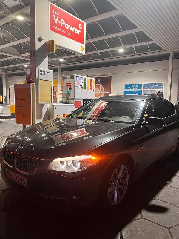 Schwarz Gebraucht 2010 BMW 523 Limousine | 7.400 € (Superpreis) - Bild 1/4