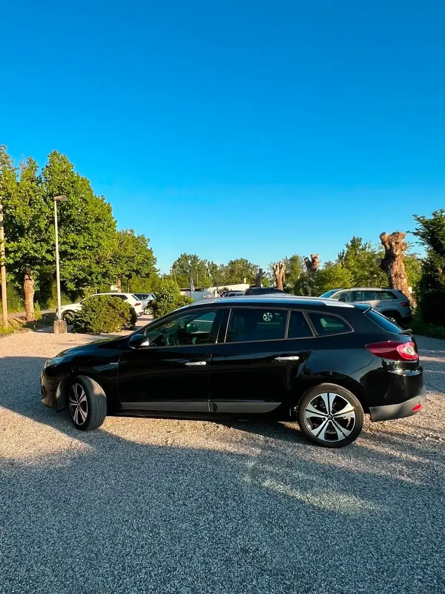Gebraucht Renault Mégane GrandTour 140 PS (102 kW) 2011 Schwarz Kombi