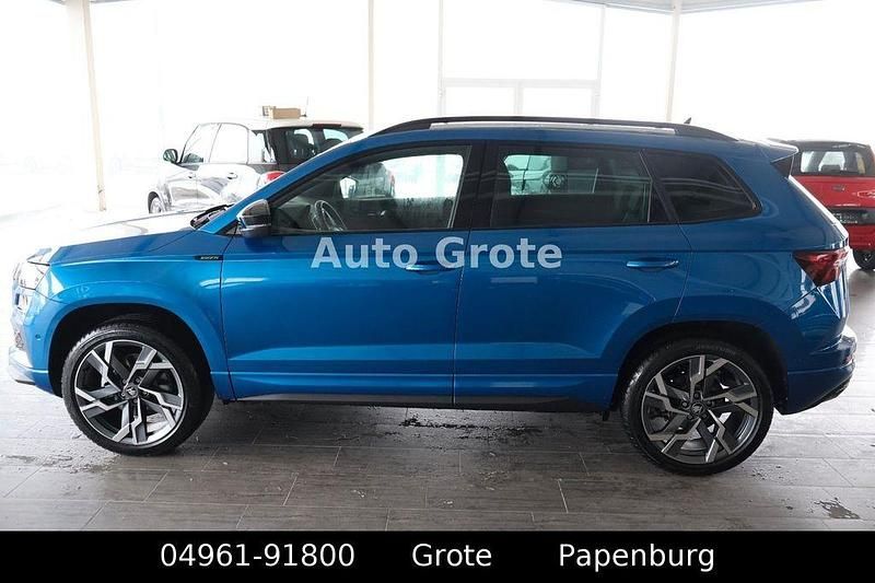 Neu Skoda Karoq SportLine 150 PS (110 kW) 2026 Blau SUV