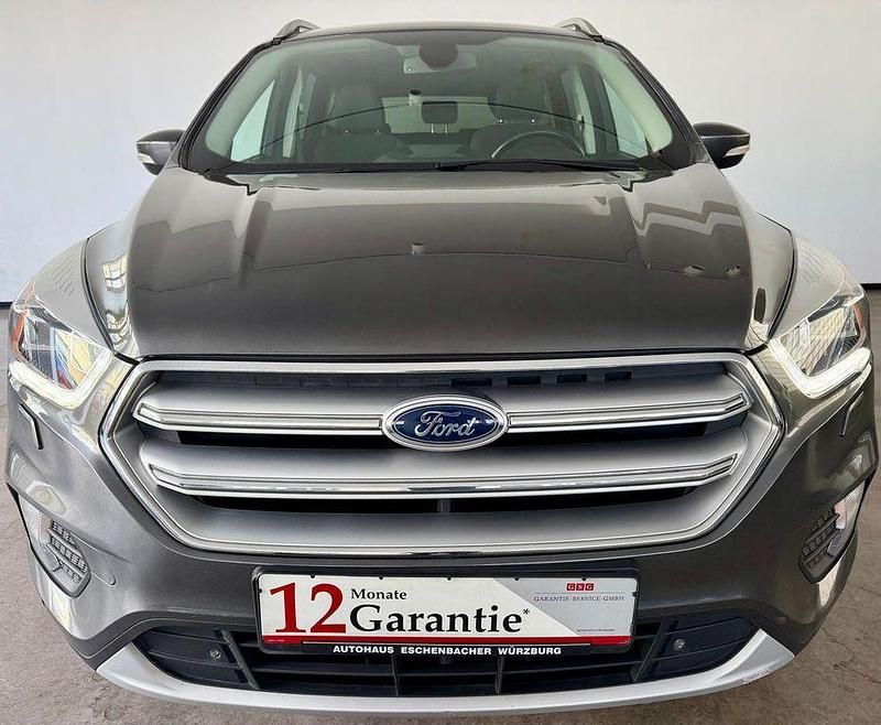 Gebraucht Ford Kuga Ambiente 150 PS (110 kW) 2017 Grau SUV