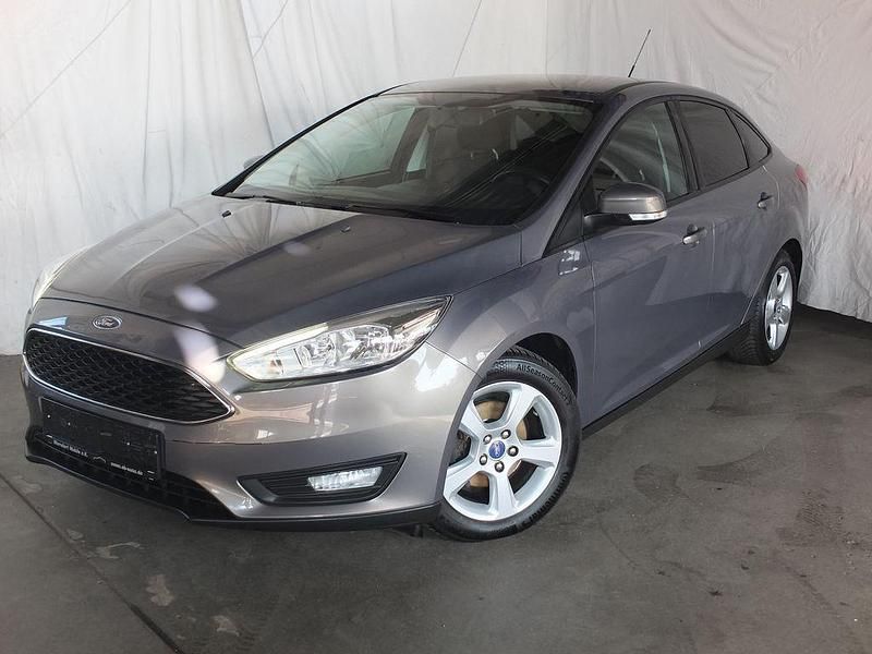 Braun Gebraucht 2015 Ford Focus Limousine | 7.304 € (Fairer Preis) - Bild 1/4
