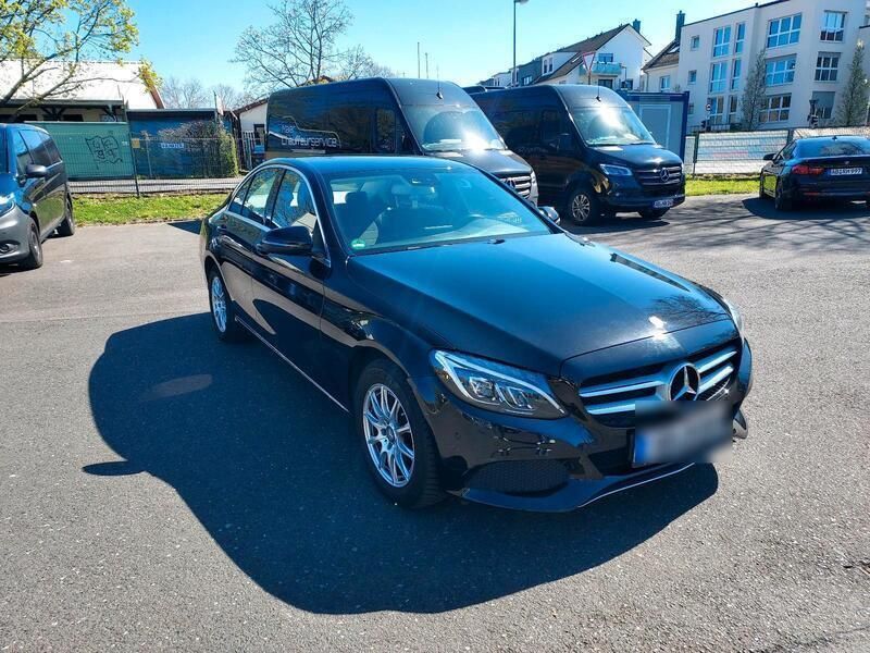 Schwarz Gebraucht 2017 Mercedes C180 Limousine | 16.500 € - Bild 1/4
