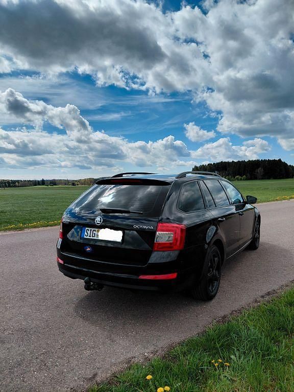 Second-hand Skoda Octavia Active 150 CP (110 kW) 2016 Negru Break