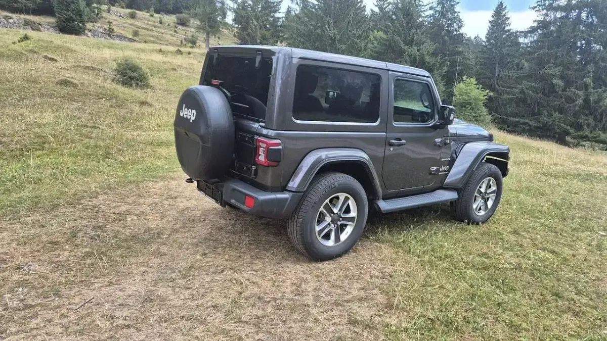 Gebraucht Jeep Wrangler Unlimited Sahara 200 PS (147 kW) 2018 Granite crystal met. clear coa SUV