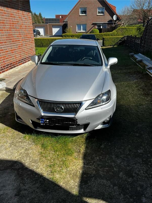 Silber Gebraucht 2011 Lexus IS250 Limousine | 14.800 € (Fairer Preis) - Bild 1/4