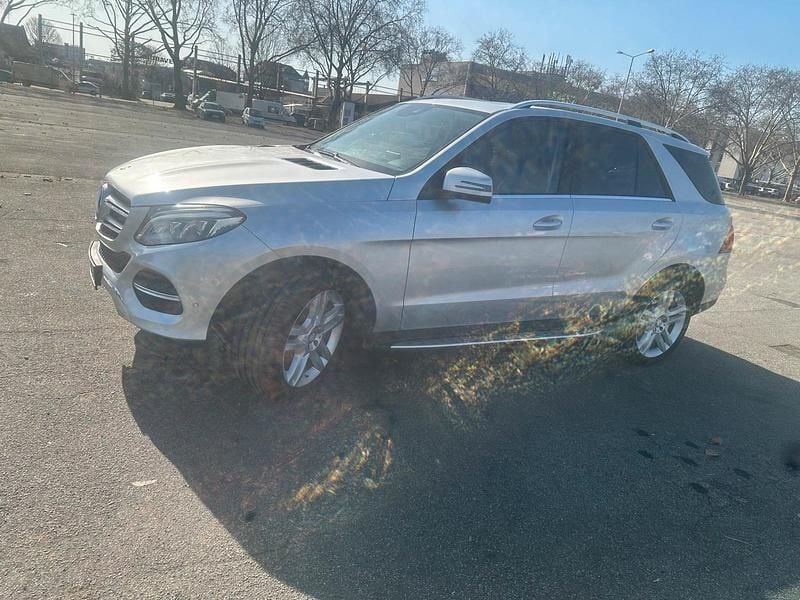 Gebraucht Mercedes GLE350 250 PS (183 kW) 2016 Silber SUV