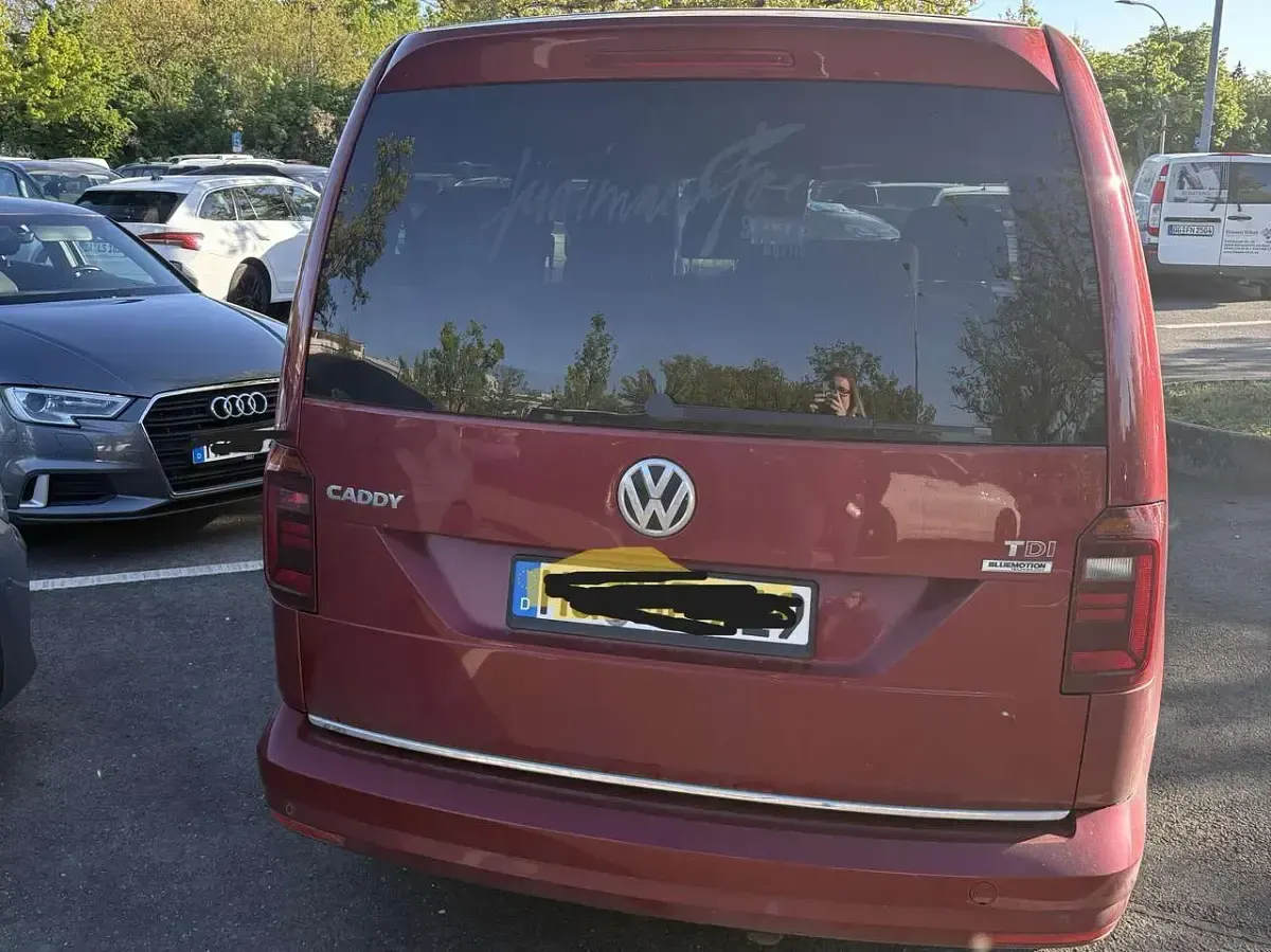 Second-hand VW Caddy Maxi 150 CP (110 kW) 2015 Roșu Monovolum