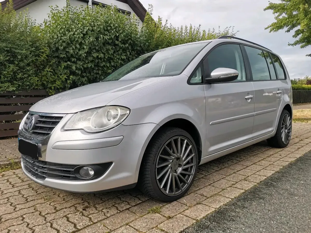 Gebraucht VW Touran 105 PS (77 kW) 2010 Silber Van / Kleinbus