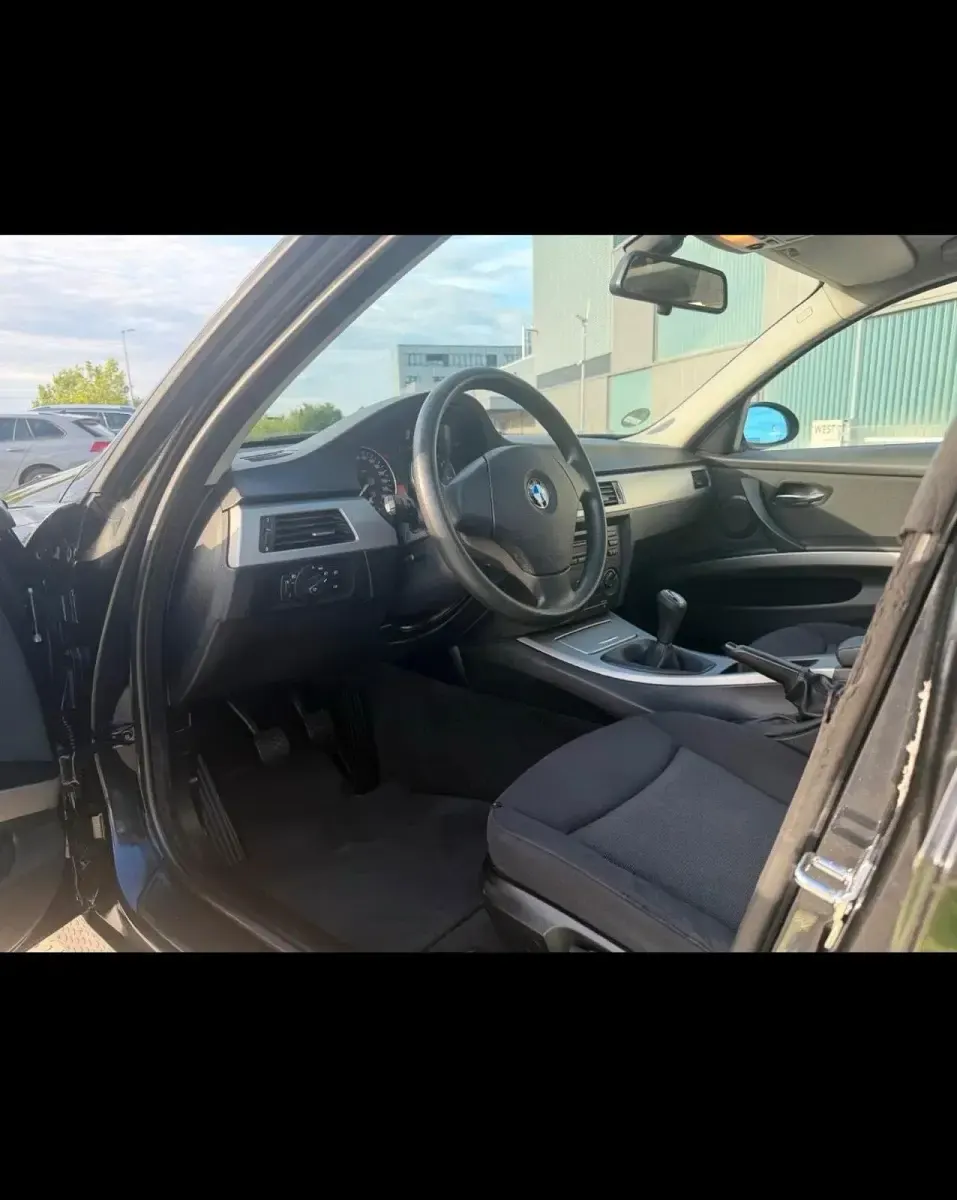 Gebraucht BMW 318 129 PS (94 kW) 2006 Schwarz Kombi