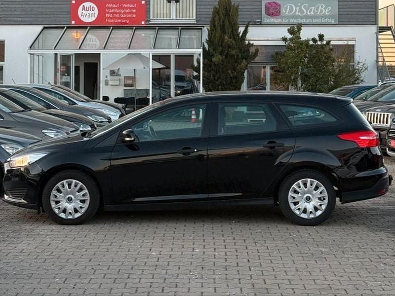 Usado Ford Focus Ambiente 101 CV (74 kW) 2016 Negro Berlina