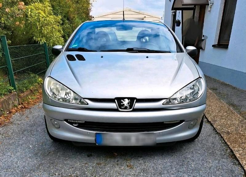 Silber Gebraucht 2004 Peugeot 206 CC Cabrio | 2.650 € (Etwas zu teuer) - Bild 1/4