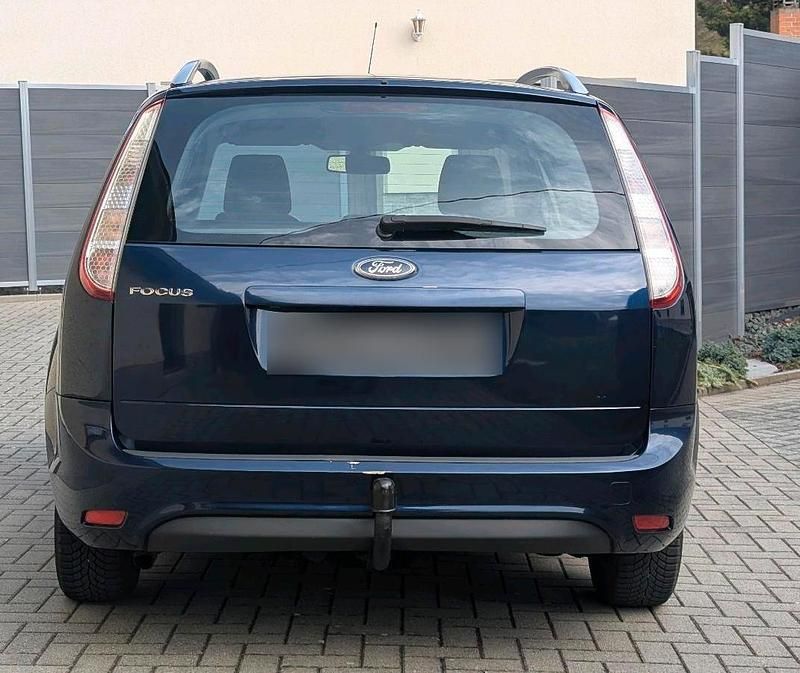 Gebraucht Ford Focus Titanium 116 PS (85 kW) 2010 Blau Kombi