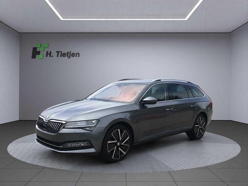 Gebraucht Skoda Superb Style 150 PS (110 kW) 2023 Grau Kombi