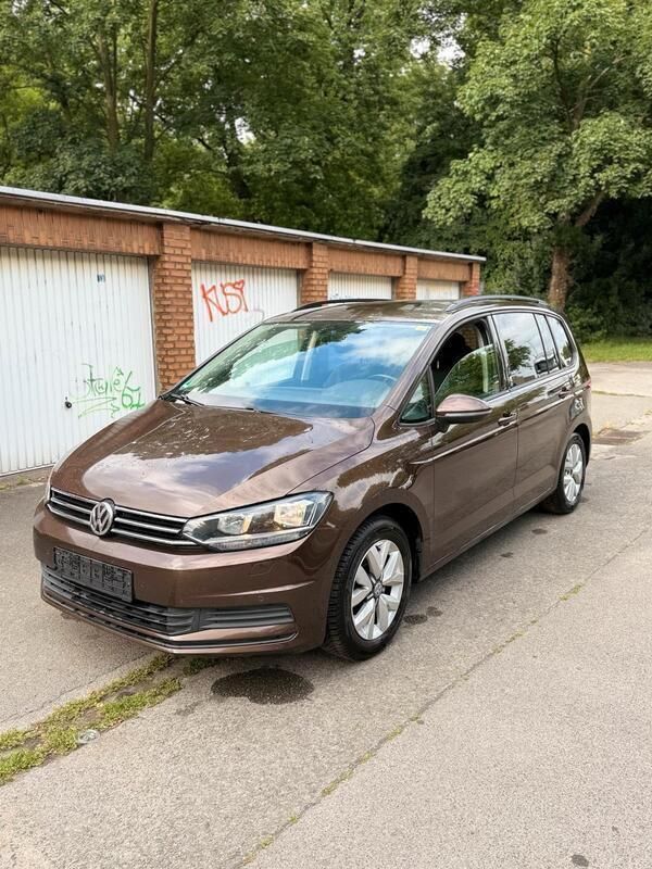 Braun Gebraucht 2016 VW Touran Van / Kleinbus | 13.500 € (Guter Preis) - Bild 1/4
