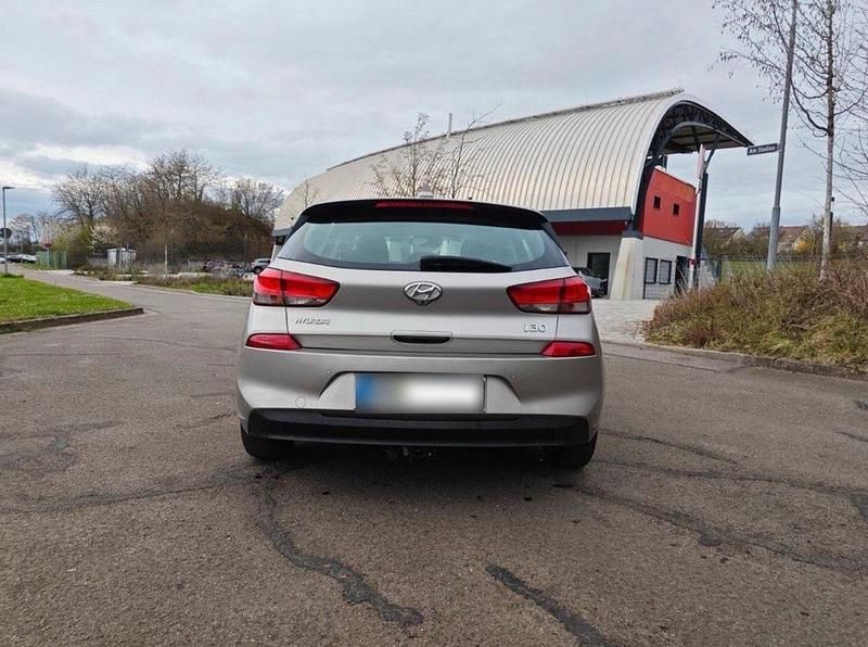 Gebraucht Hyundai i30 99 PS (72 kW) 2018 Beige Kleinwagen