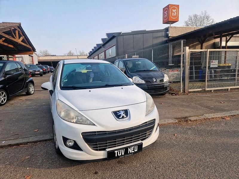 Gebraucht Peugeot 207 95 PS (69 kW) 2011 Weiß Kleinwagen