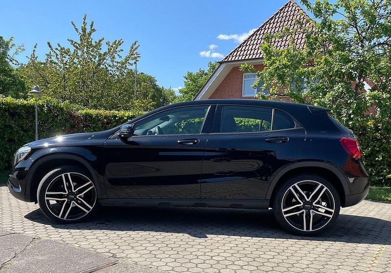 Gebraucht Mercedes GLA200 136 PS (100 kW) 2016 Schwarz SUV