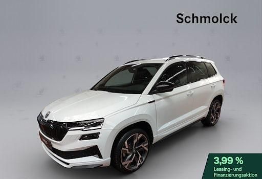 Weiß Neu 2025 Skoda Karoq SportLine SUV | 36.990 € (Fairer Preis) - Bild 1/4