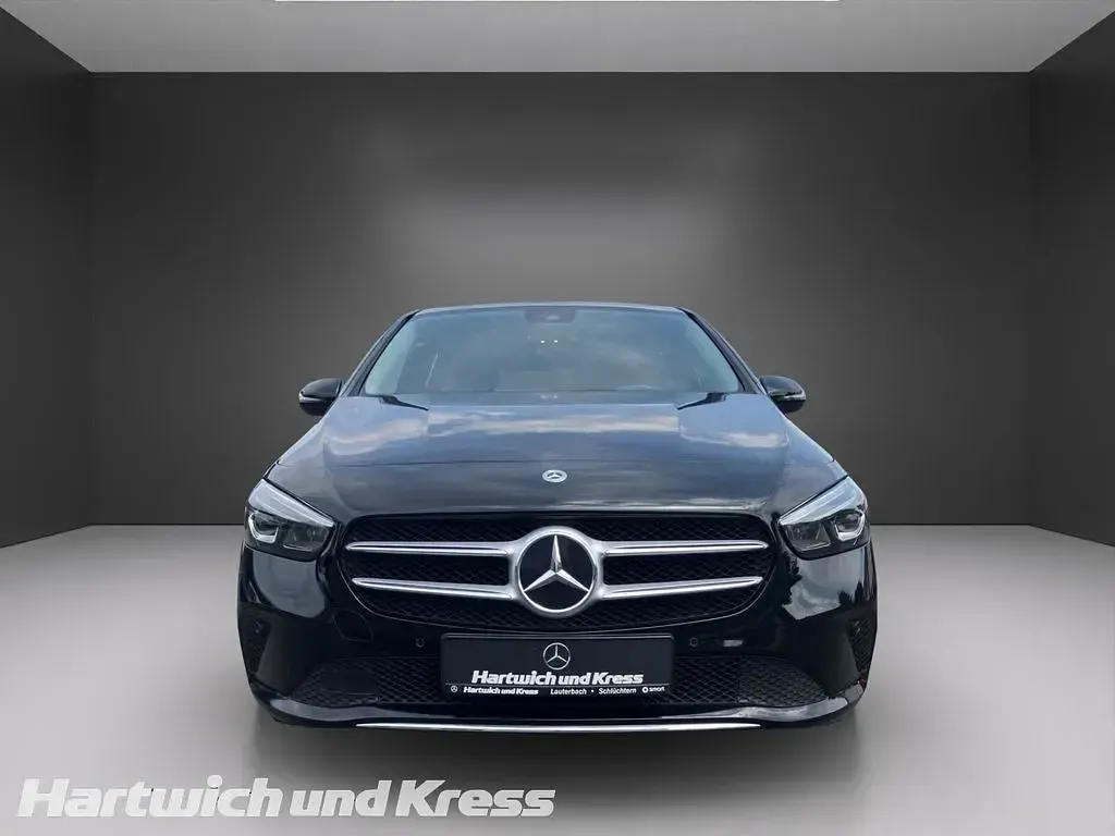 Gebraucht Mercedes B200 Progressive 163 PS (119 kW) 2022 Nachtschwarz  unilack Kleinwagen