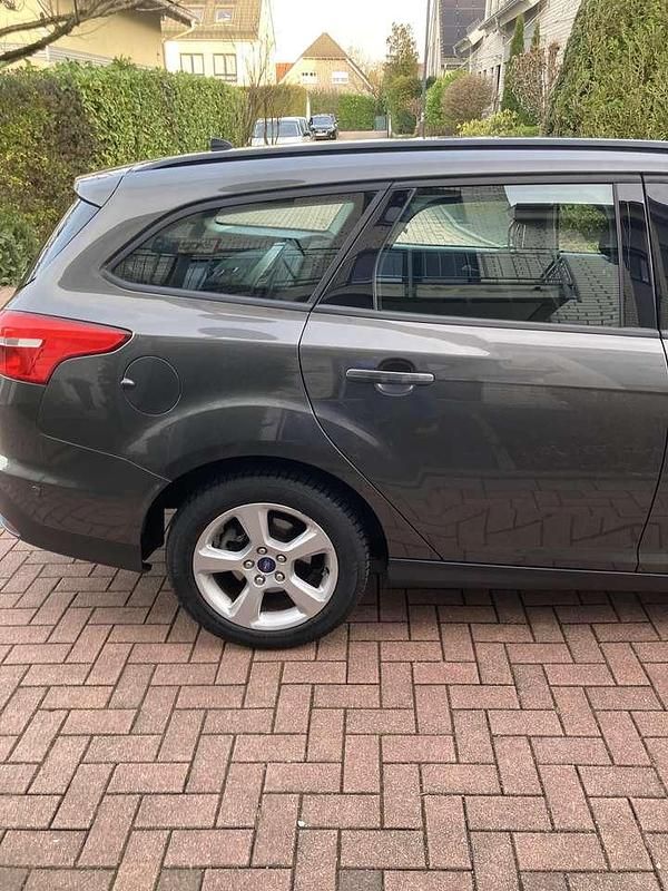 Gebraucht Ford Focus Business Edition 120 PS (88 kW) 2016 Grau Kombi