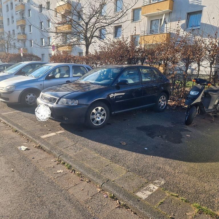 Blau Gebraucht 2002 Audi A3 Ambiente Limousine | 750 € (Superpreis) - Bild 1/3