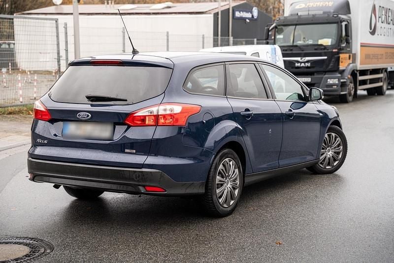 Gebraucht Ford Focus 100 PS (73 kW) 2013 Blau Kombi