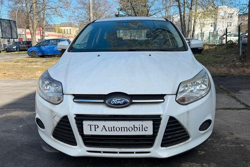 Gebraucht Ford Focus Trend 125 PS (91 kW) 2012 Weiß Limousine