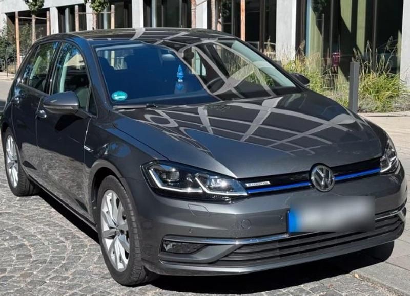 Beige Gebraucht 2019 VW Golf VII Kleinwagen | 17.499 € (Guter Preis) - Bild 1/4