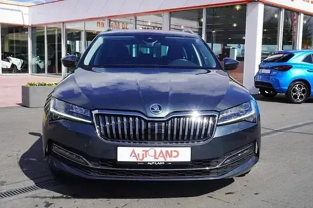 Gebraucht Skoda Superb Style 150 PS (110 kW) 2021 Grau Kombi