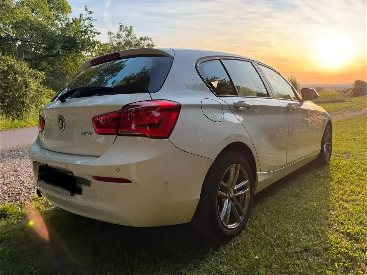 Gebraucht BMW 118 Advantage 136 PS (100 kW) 2016 Weiß Kleinwagen