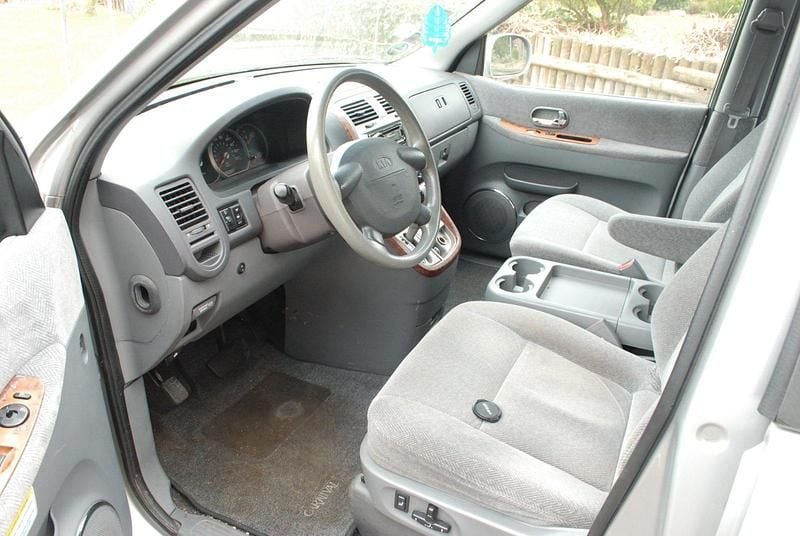 Brugt Kia Carnival 144 HK (105 kW) 2003 Sølv MPV