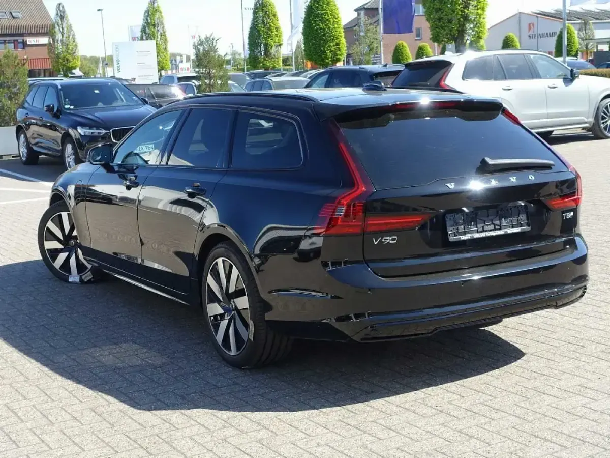 Gebraucht Volvo V90 Plus 455 PS (334 kW) 2025 Onyx black Kombi