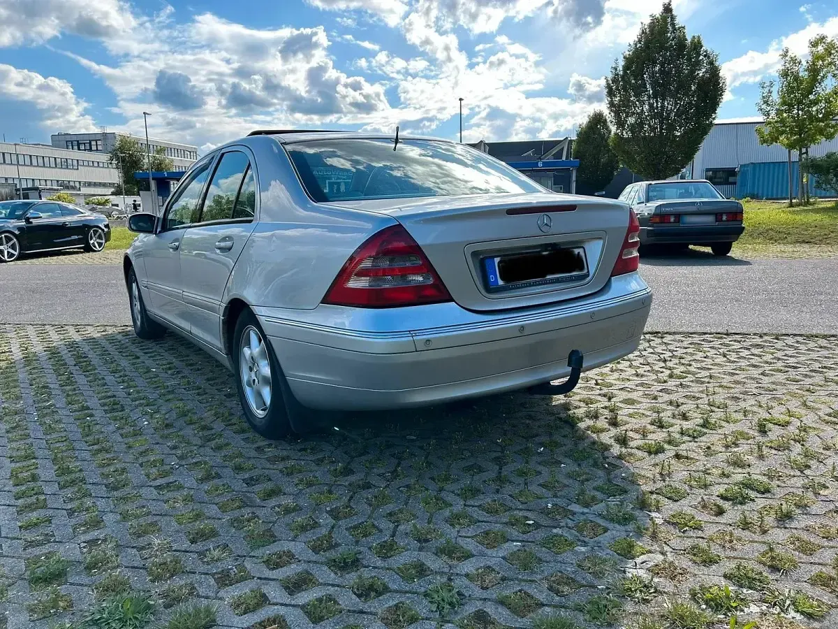 Gebraucht Mercedes C220 143 PS (105 kW) 2002 Silber Limousine