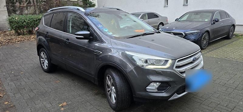 Gebraucht Ford Kuga Titanium 150 PS (110 kW) 2019 Grau SUV