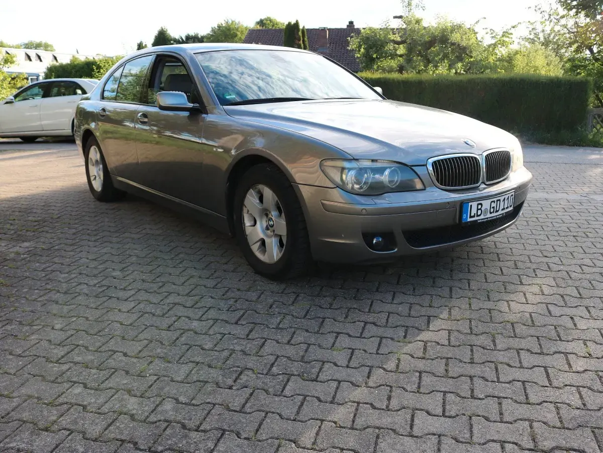 Gebraucht BMW 740 306 PS (225 kW) 2005 Silber Limousine