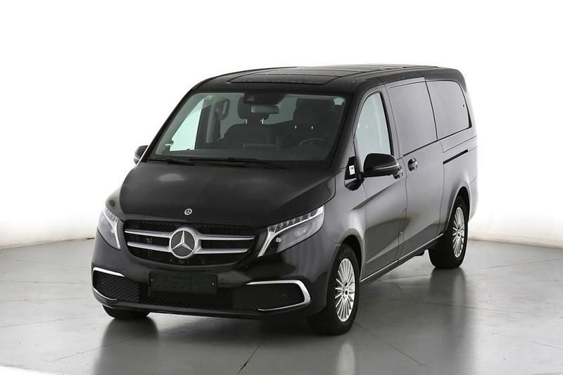 Schwarz obsidianschwarz metall Gebraucht 2024 Mercedes V300 Avantgarde Van / Kleinbus | 65.900 € (Superpreis) - Bild 1/4