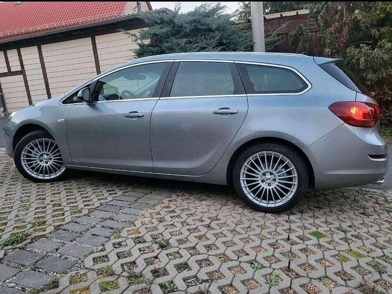 Gebraucht Opel Astra Design Edition 140 PS (102 kW) 2011 Limousine