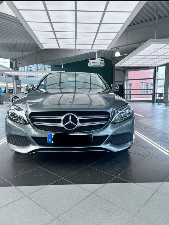 Grau Gebraucht 2017 Mercedes C220 Limousine | 18.990 € (Fairer Preis) - Bild 1/4