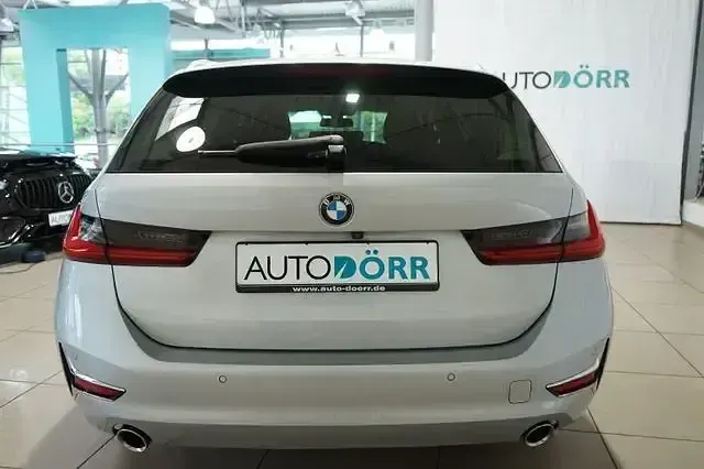 Gebraucht BMW 320 Luxury Line 190 PS (139 kW) 2020 Glaciersilber metallic Kombi