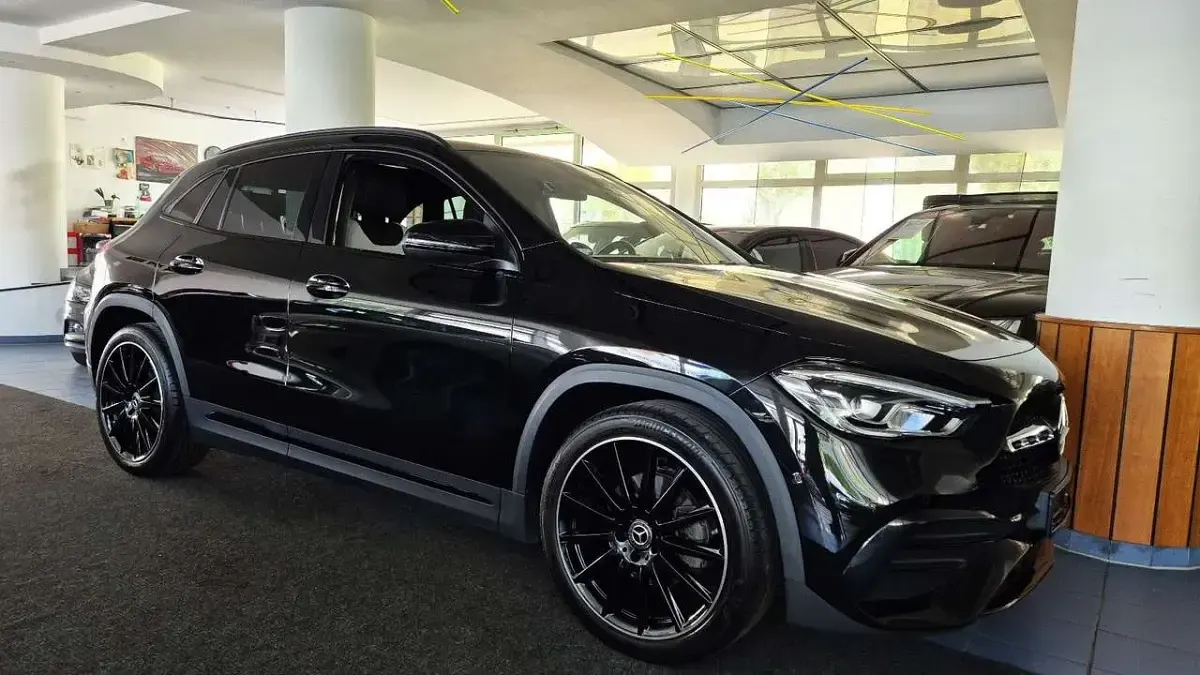 Gebraucht Mercedes GLA200 Night 163 PS (119 kW) 2022 Kosmosschwarz SUV