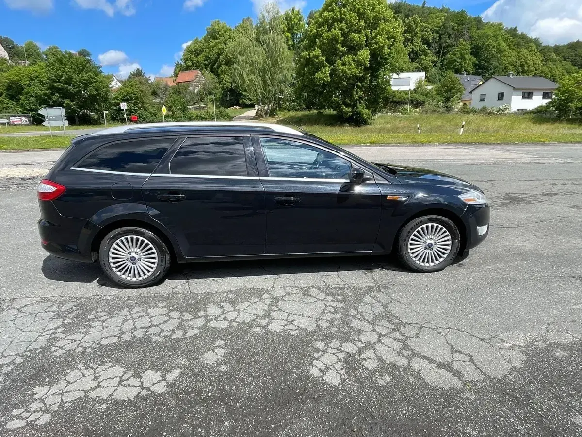Gebraucht Ford Mondeo Titanium 140 PS (102 kW) 2009 Schwarz Limousine
