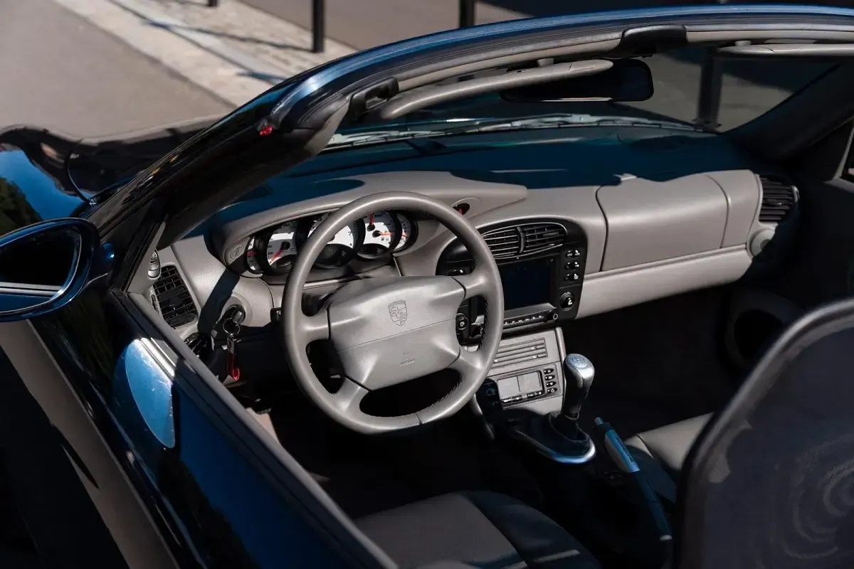 Gebraucht Porsche 996 300 PS (220 kW) 2000 Blau Cabrio